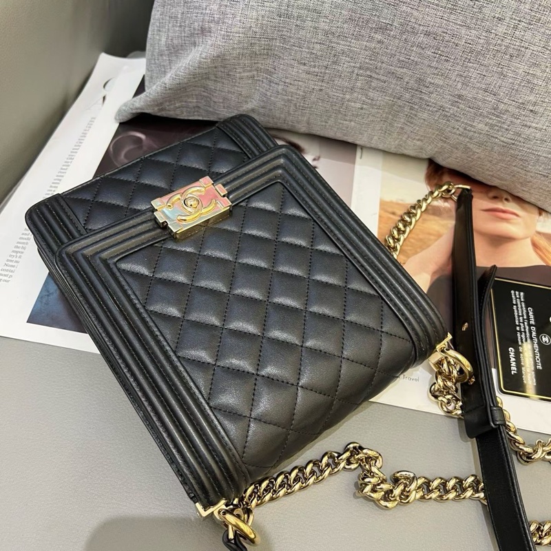 Chanel香奈兒黑金小號Leboy竪版 牛皮淡金扣-2