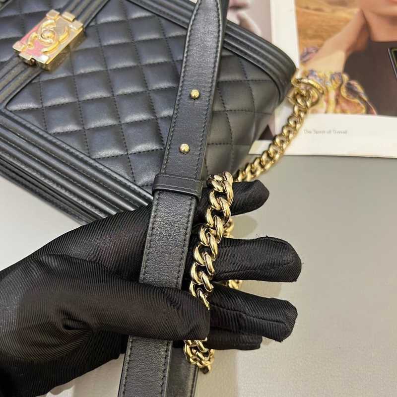 Chanel香奈兒黑金小號Leboy竪版 牛皮淡金扣-3