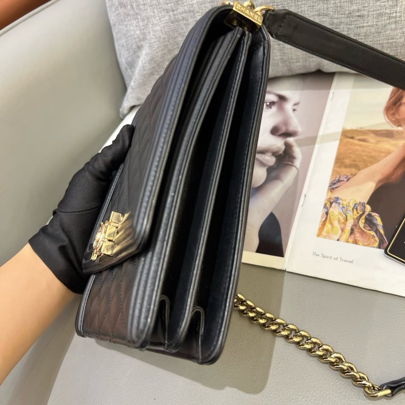 Chanel香奈兒黑金小號Leboy竪版 牛皮淡金扣-5