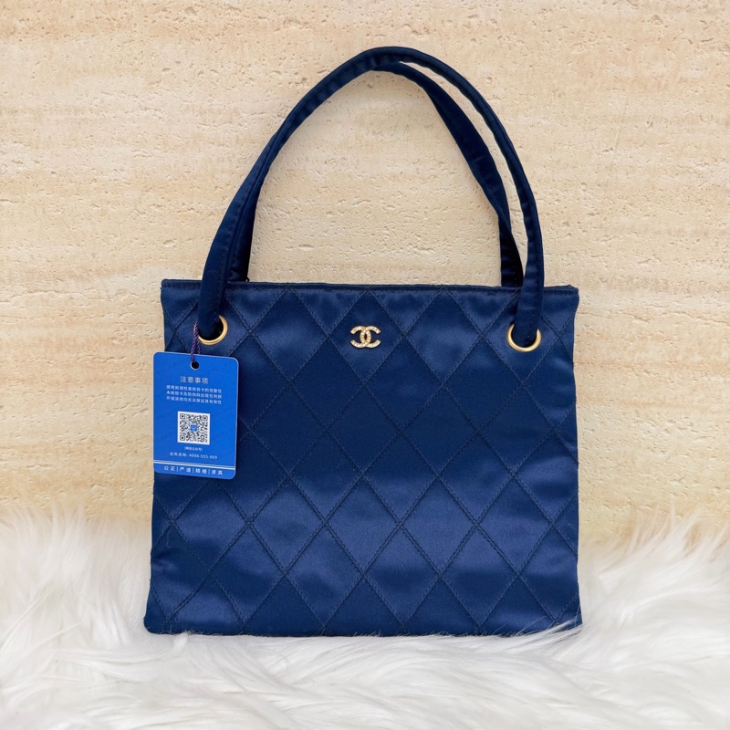 Chanel • 藍色緞面鑽釦晚宴包-2