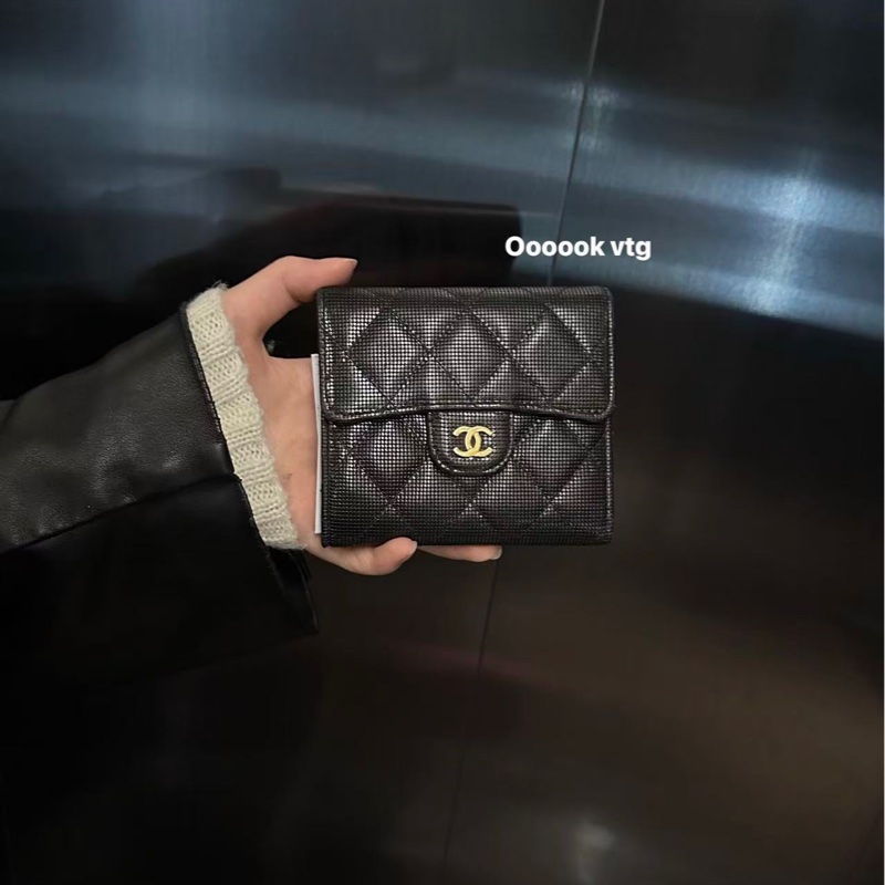 Chanel • 稀有黑金荔枝牛皮三折短夾-0
