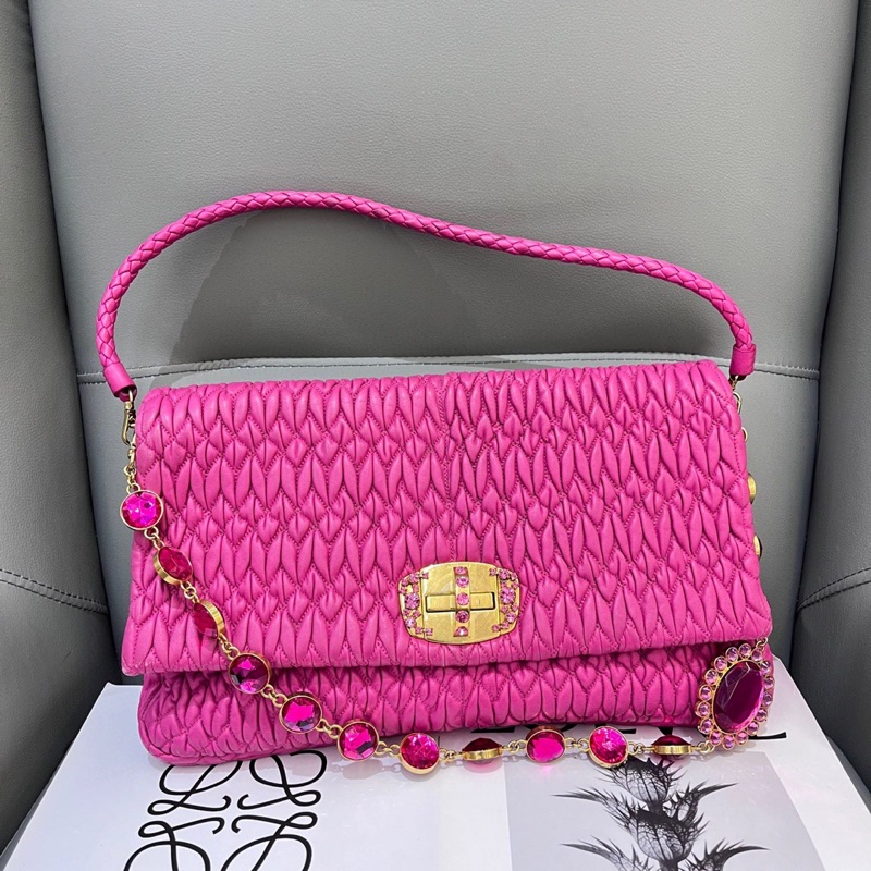 Miumiu繆繆粉色寶石鏈條褶皺包 尺寸 33*20·5*3-0