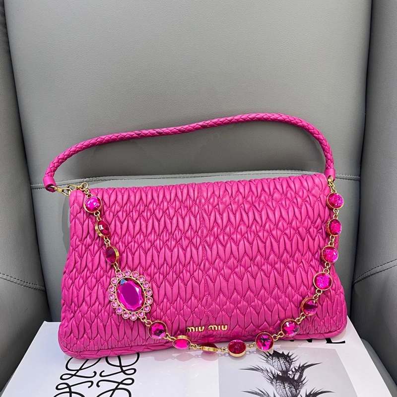 Miumiu繆繆粉色寶石鏈條褶皺包 尺寸 33*20·5*3-1