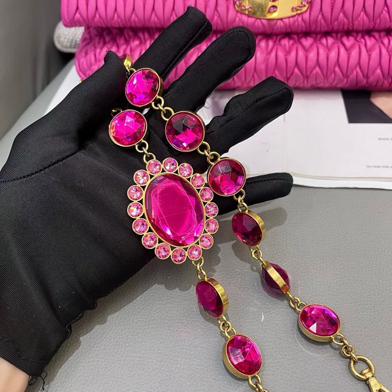 Miumiu繆繆粉色寶石鏈條褶皺包 尺寸 33*20·5*3-3