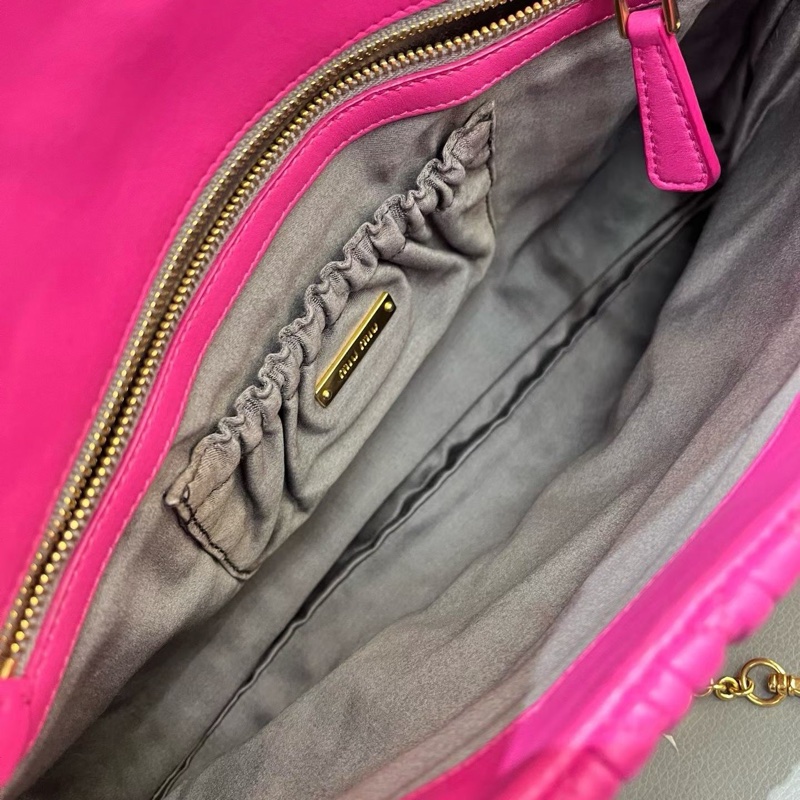 Miumiu繆繆粉色寶石鏈條褶皺包 尺寸 33*20·5*3-4