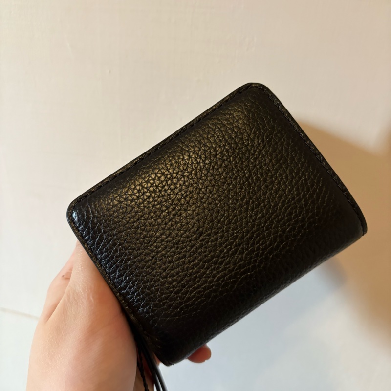 現貨 誠可議 全新正品 Marc Jacobs MJ 短夾 荔枝紋錢包 鈕扣皮夾 黑色 送禮 禮物 情人節 母親節-6