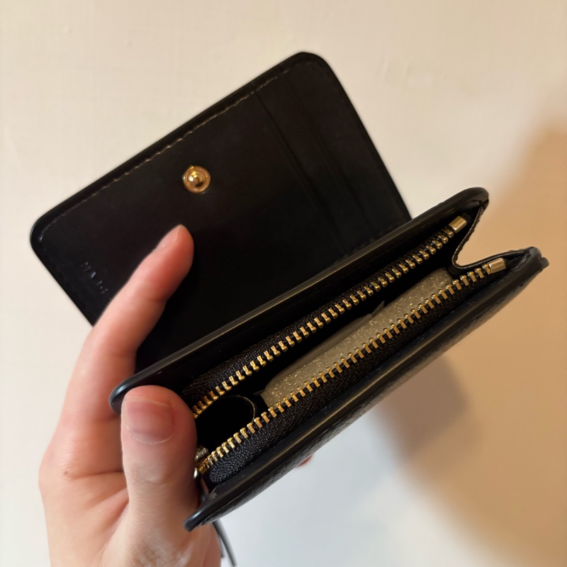 現貨 誠可議 全新正品 Marc Jacobs MJ 短夾 荔枝紋錢包 鈕扣皮夾 黑色 送禮 禮物 情人節 母親節-9