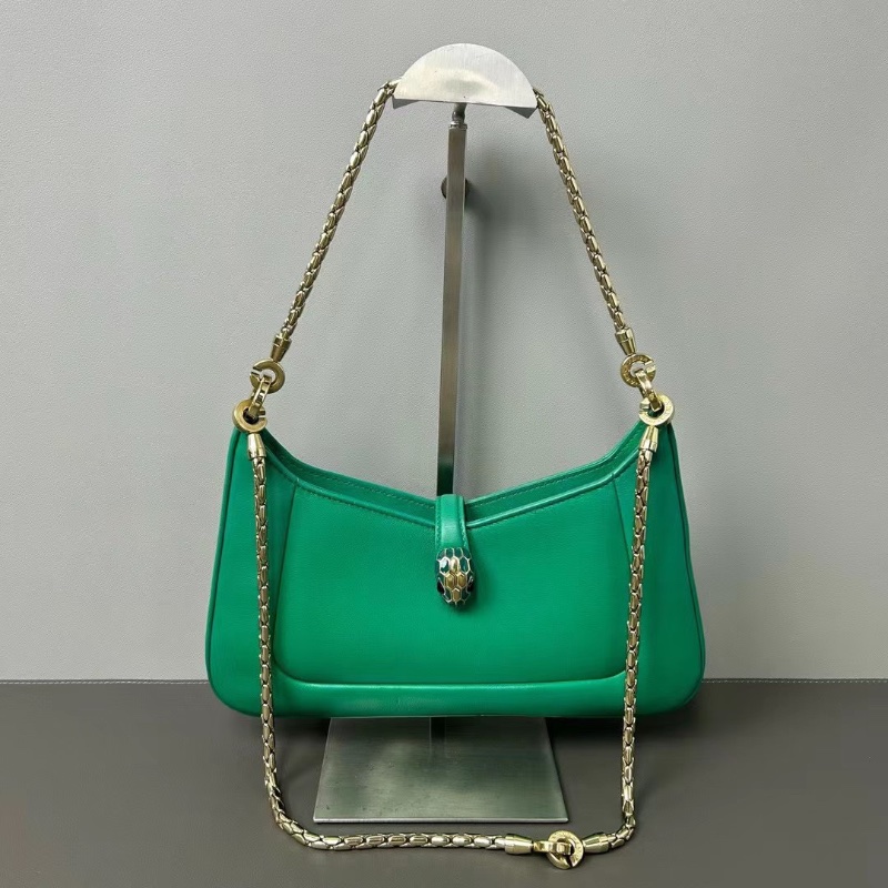 Bvlgari 鮮綠色小牛皮腋下包27.5 × 18 × 4.5  98新配件塵袋-1