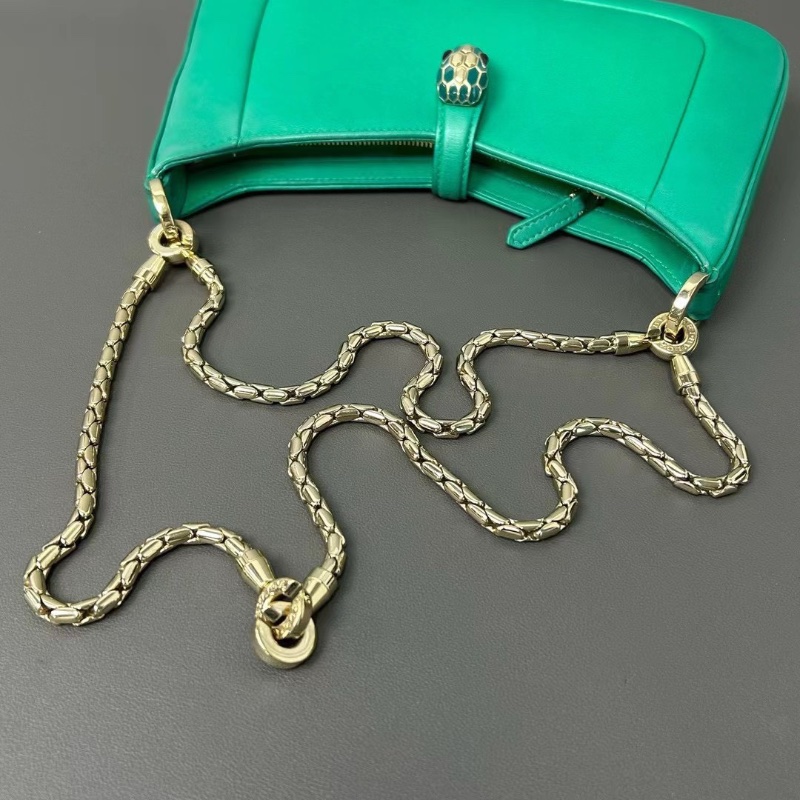 Bvlgari 鮮綠色小牛皮腋下包27.5 × 18 × 4.5  98新配件塵袋-3