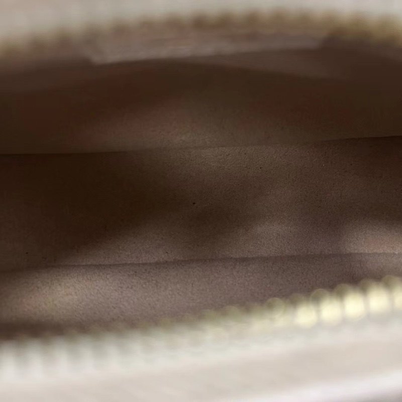 LV芯片款 全皮壓花moon mini 迷你腋下包 奶昔白 簡潔柔和的奶白色21*12*5 98新配件塵袋-2