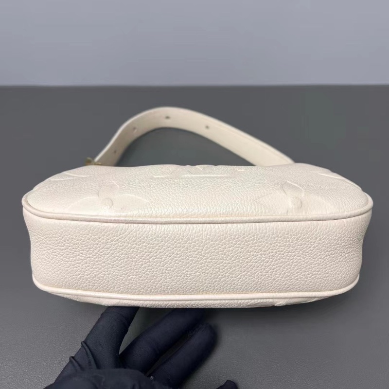 LV芯片款 全皮壓花moon mini 迷你腋下包 奶昔白 簡潔柔和的奶白色21*12*5 98新配件塵袋-6