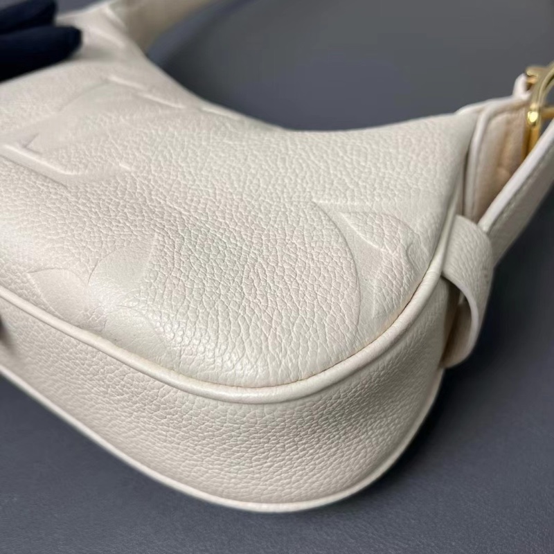 LV芯片款 全皮壓花moon mini 迷你腋下包 奶昔白 簡潔柔和的奶白色21*12*5 98新配件塵袋-7