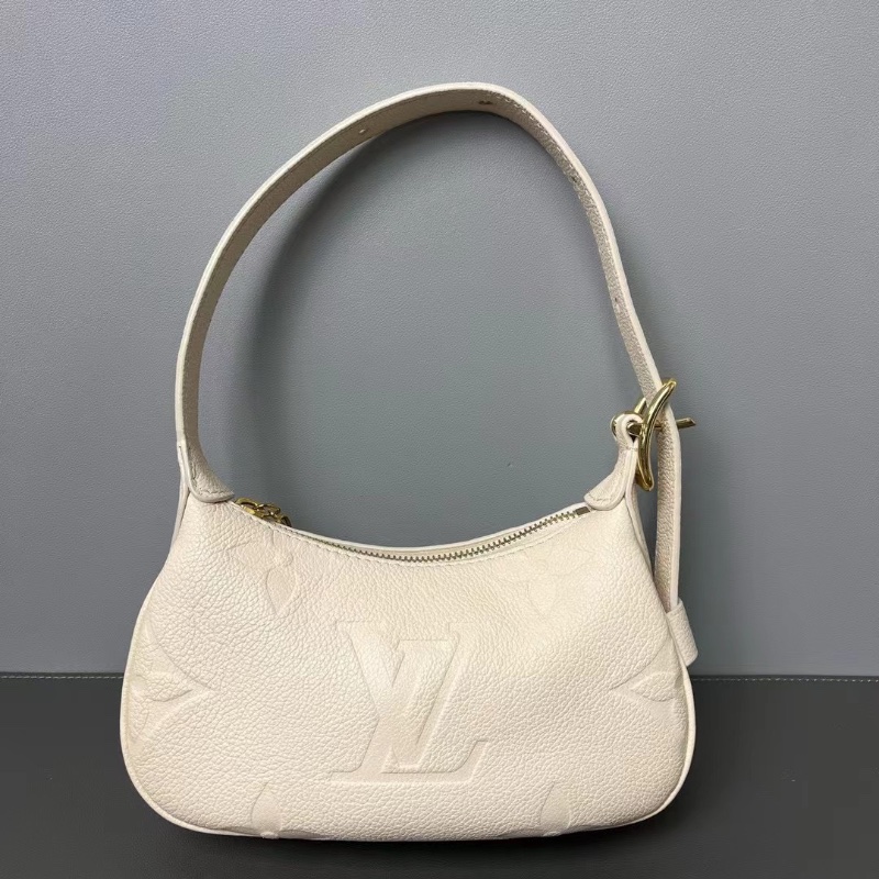 LV芯片款 全皮壓花moon mini 迷你腋下包 奶昔白 簡潔柔和的奶白色21*12*5 98新配件塵袋-8