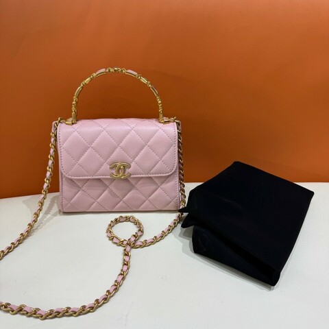 Chanel 粉紅色琺瑯手柄Kelly 羊皮