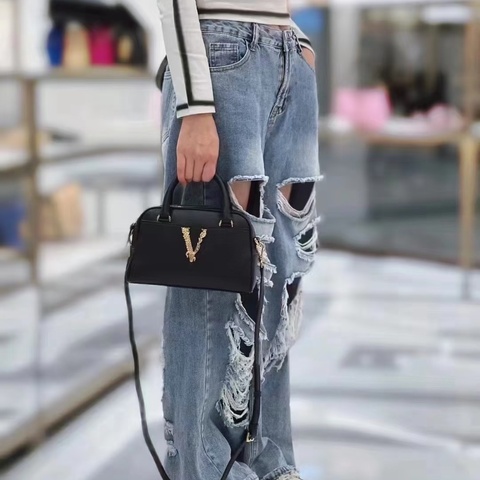 VERSACE黑金手提斜背包25*16*7 99新配件塵袋