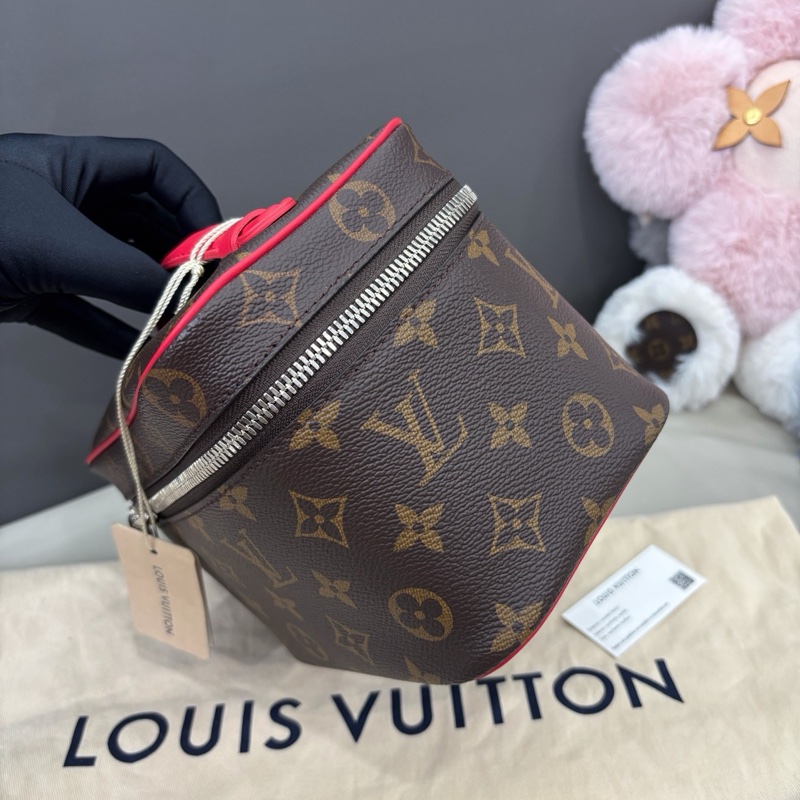 閒置新LV 老花nice化妝包-4