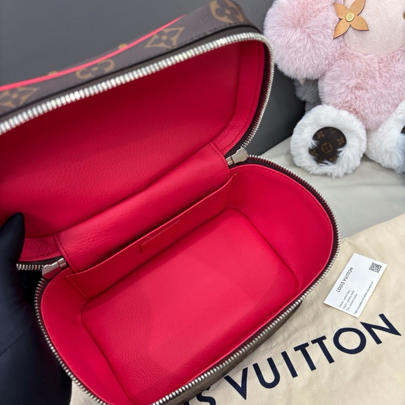 閒置新LV 老花nice化妝包-8