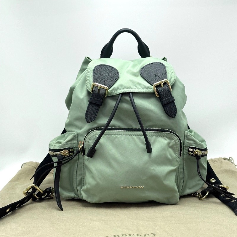 BURBERRY綠色尼龍  抽繩後背包21*35*17 98新配件塵袋-1