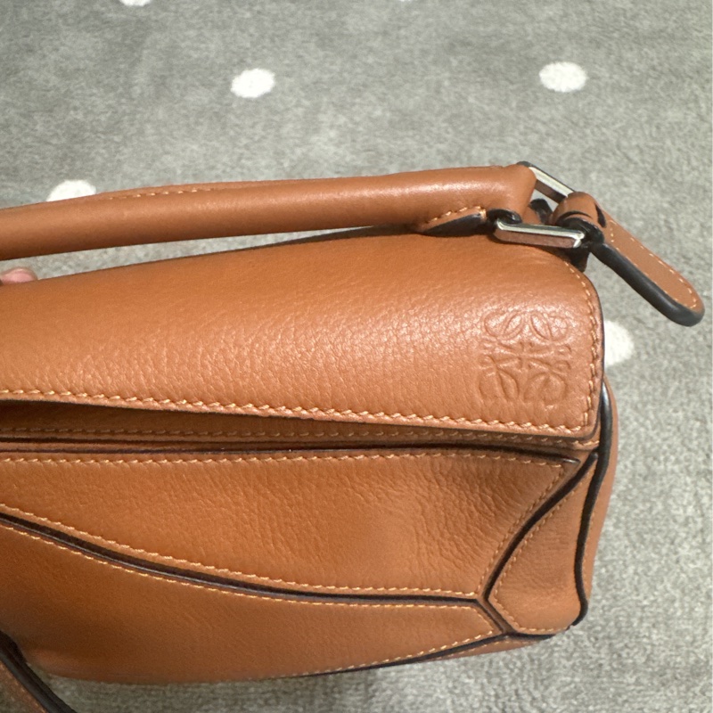 Loewepuzzlemini羅威包包焦糖色手拿包斜背包 手提包-2