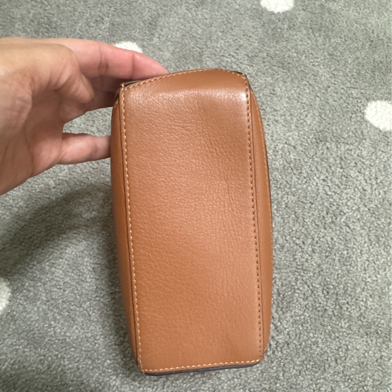 Loewepuzzlemini羅威包包焦糖色手拿包斜背包 手提包-4