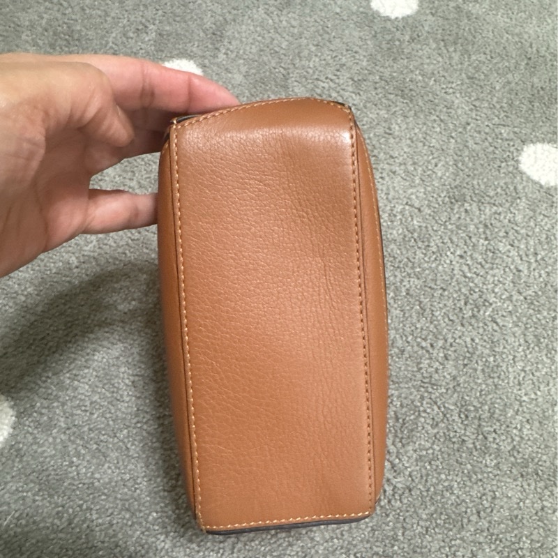 Loewepuzzlemini羅威包包焦糖色手拿包斜背包 手提包-8