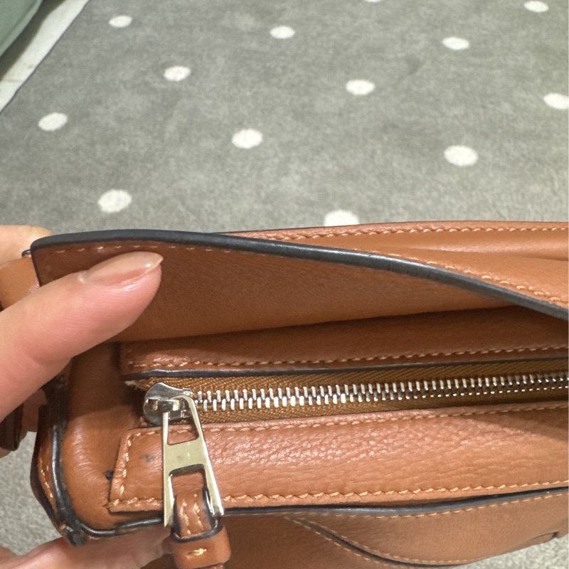 Loewepuzzlemini羅威包包焦糖色手拿包斜背包 手提包-15