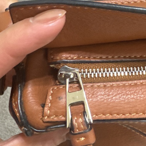 Loewepuzzlemini羅威包包焦糖色手拿包斜背包 手提包-16