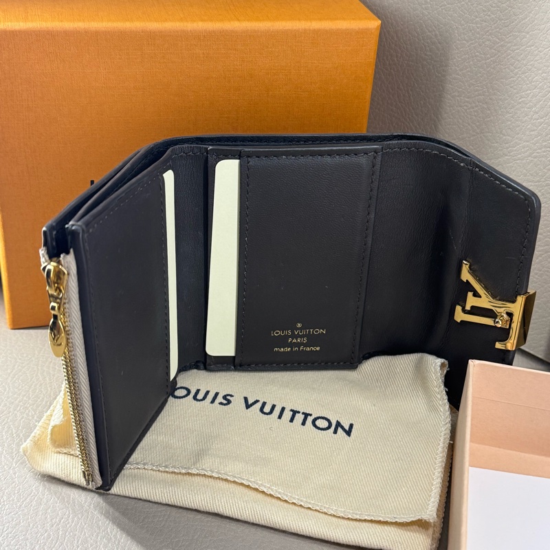 LV Capucines XS 零錢短夾|卵石灰|台灣專櫃購入|全套配件|適配各種小廢包-4