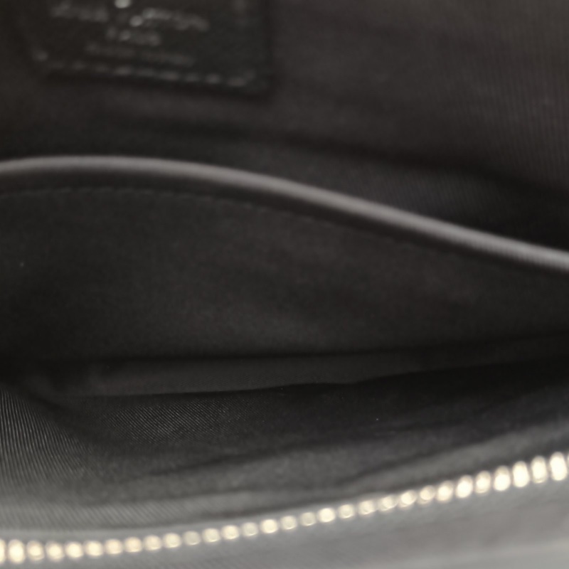 LOUIS VUITTON 黑色牛皮銀扣2019男士斜挎郵差包-4