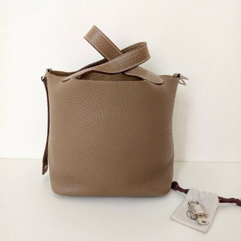 hermes款菜籃子18 celemence 牛皮大象灰 框q 尺寸18*18*13cm 年份:2013年 98新 一把鎖 一把鑰匙