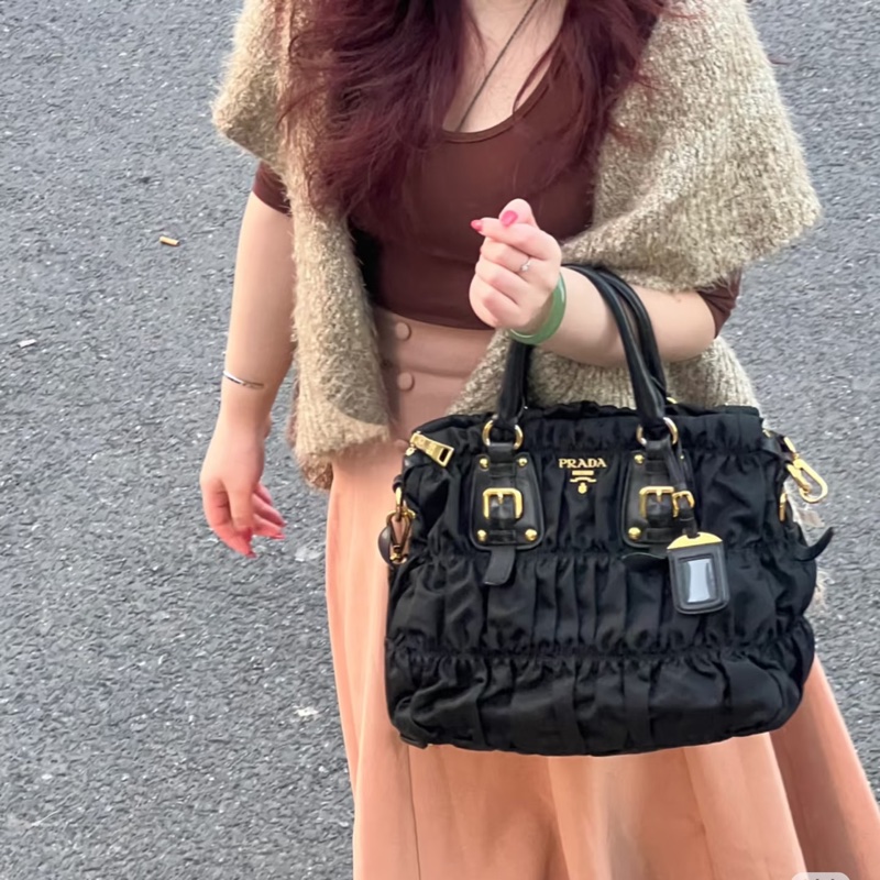 Prada 降落傘布面手提包-0
