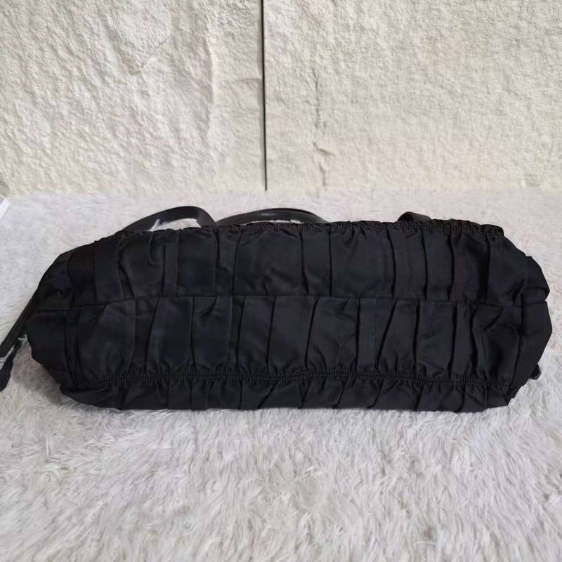 Prada 降落傘布面手提包-6