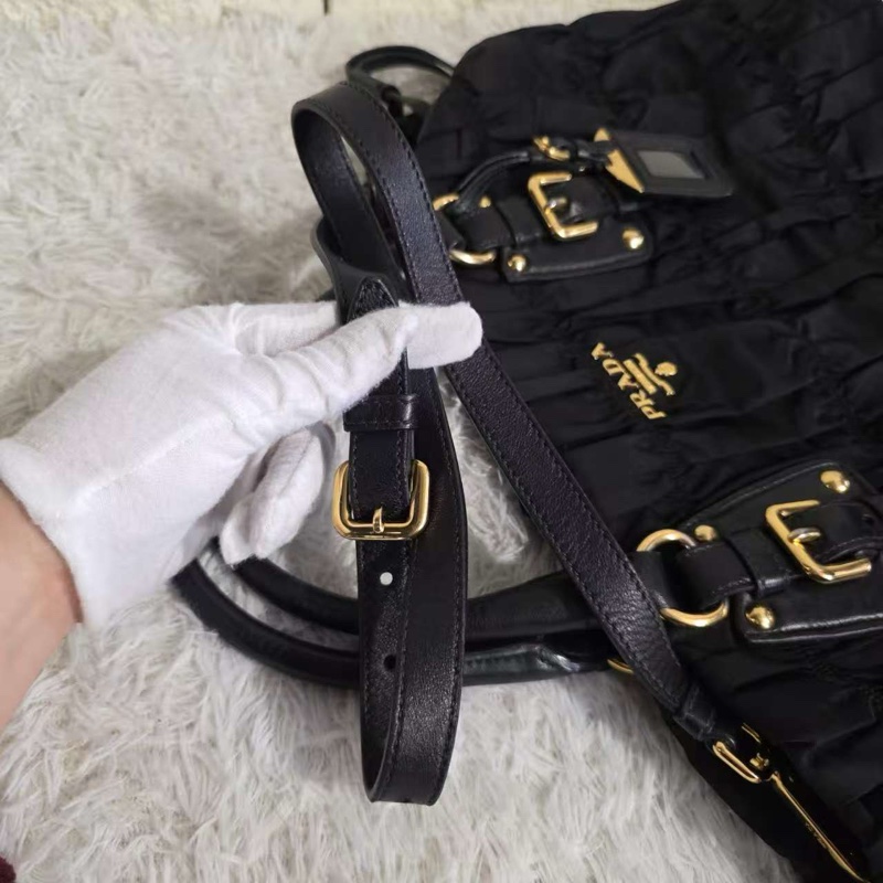 Prada 降落傘布面手提包-11