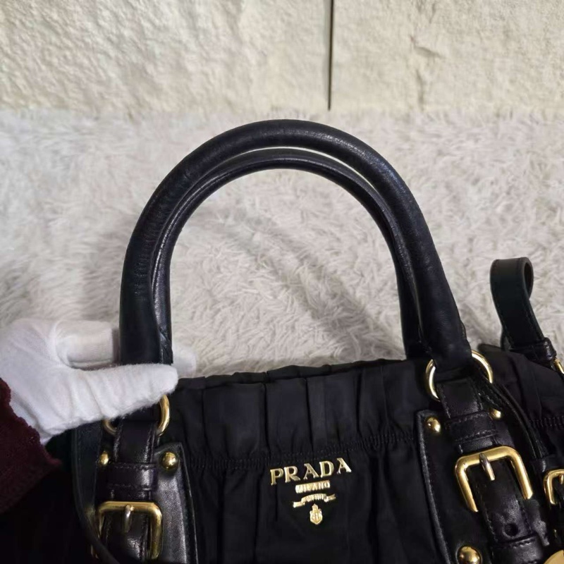 Prada 降落傘布面手提包-12