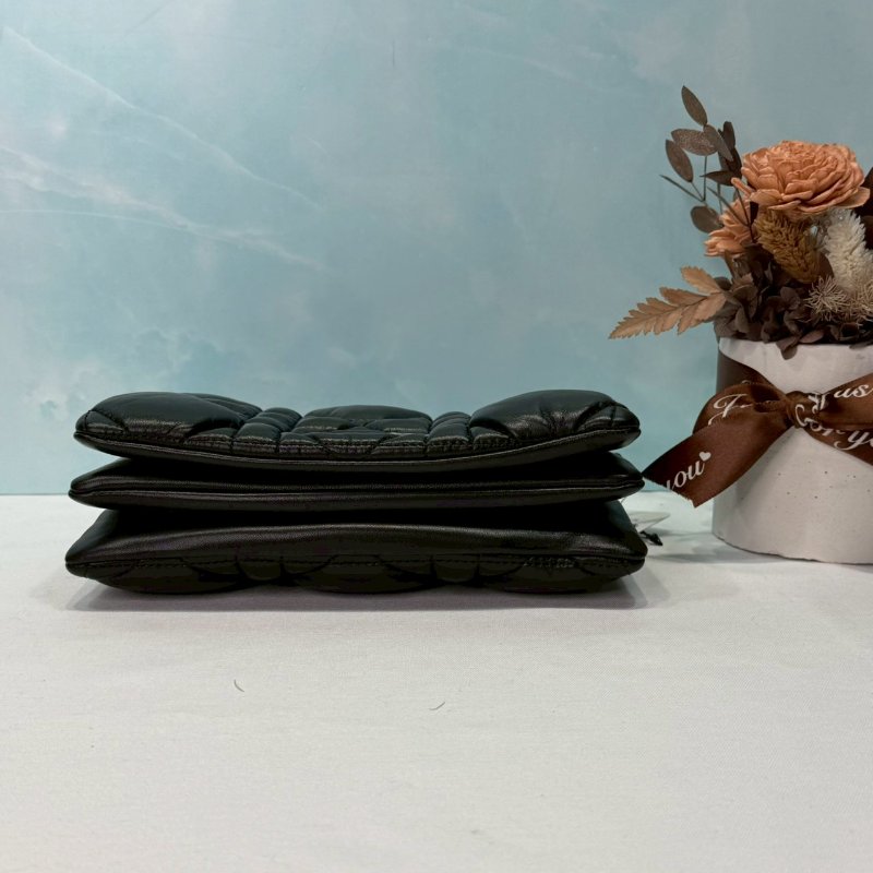 DIOR 全新CARO藤格紋迷你鏈帶包-7