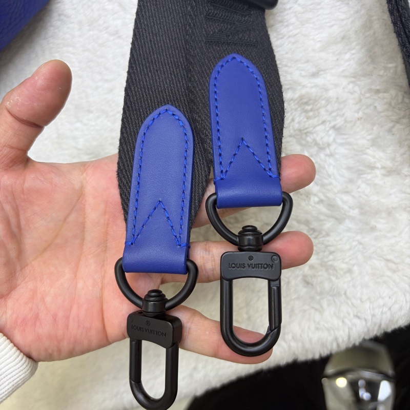 Louis Vuitton • Keepall Bandoulière 25 電光藍全皮壓紋-12