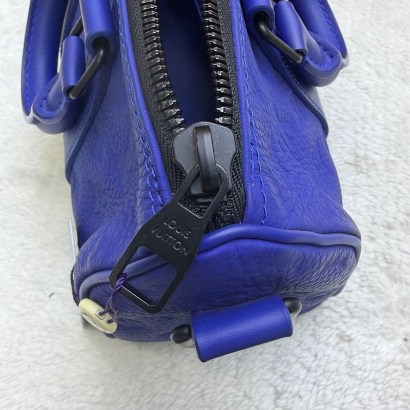 Louis Vuitton • Keepall Bandoulière 25 電光藍全皮壓紋-13