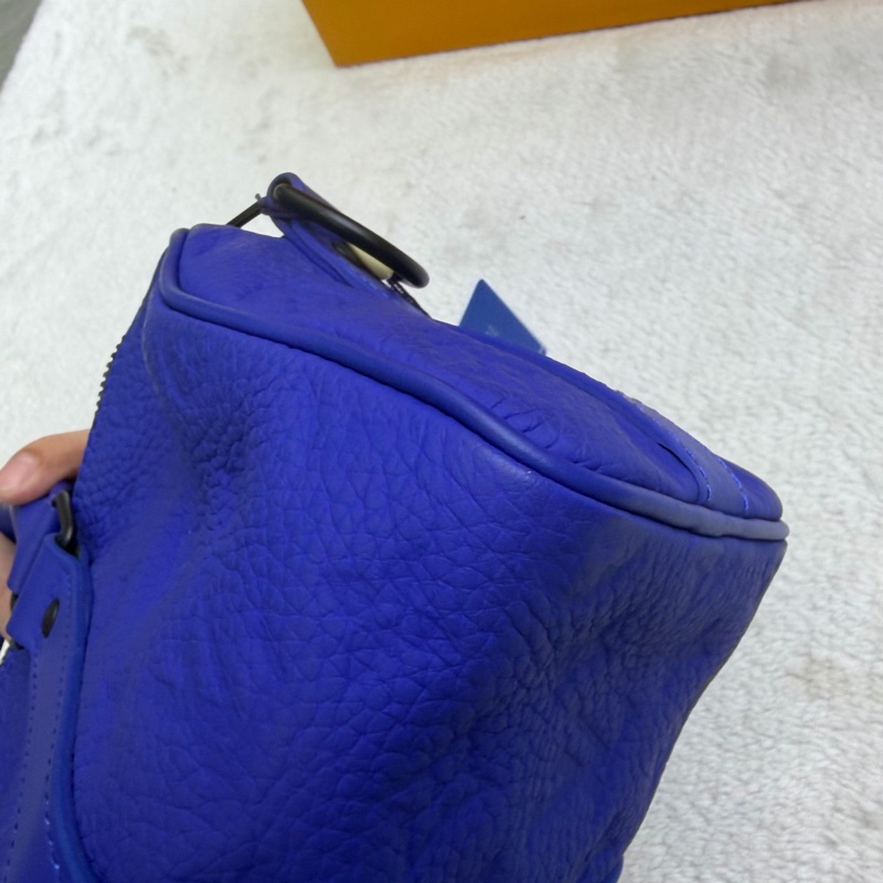 Louis Vuitton • Keepall Bandoulière 25 電光藍全皮壓紋-14