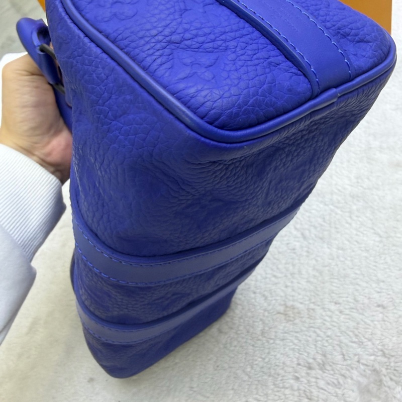 Louis Vuitton • Keepall Bandoulière 25 電光藍全皮壓紋-17