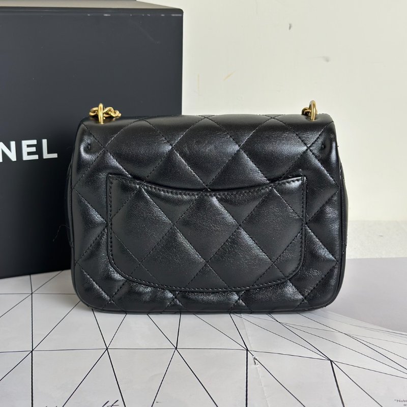 CHANEL 愛心調節釦口蓋包 20 - 羊皮黑金-4