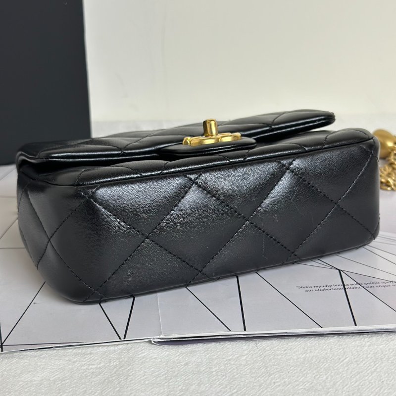 CHANEL 愛心調節釦口蓋包 20 - 羊皮黑金-9