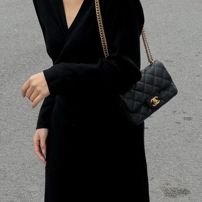 CHANEL 愛心調節釦口蓋包 20 - 羊皮黑金-11