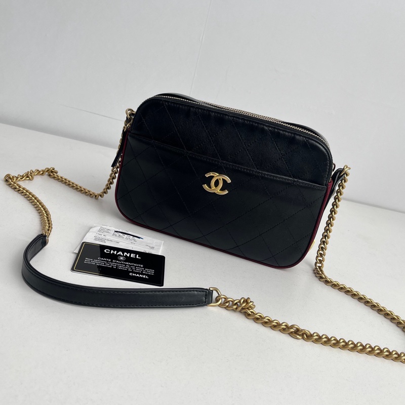 【近新閒置品】Chanel香奈兒26開黑金嬉皮徽章雙層斜挎鏈條相機包-0