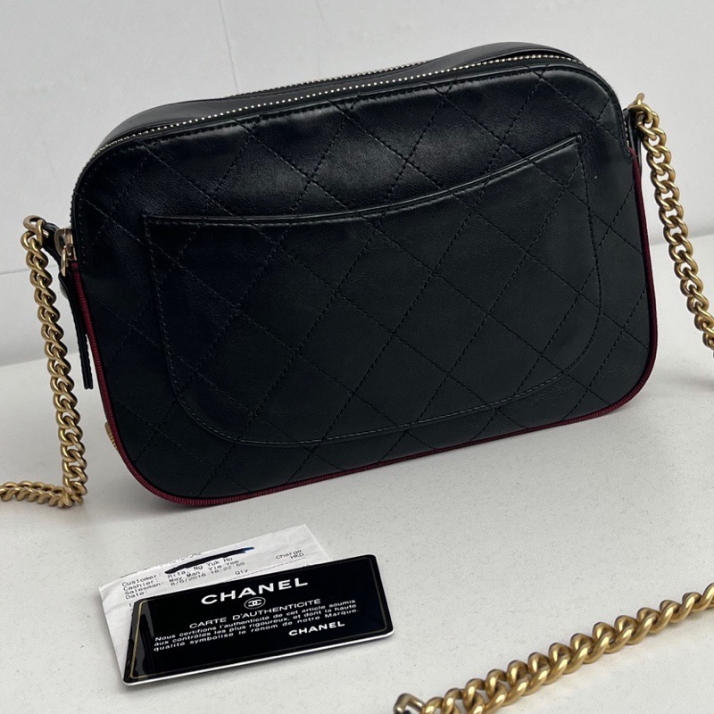 【近新閒置品】Chanel香奈兒26開黑金嬉皮徽章雙層斜挎鏈條相機包-1