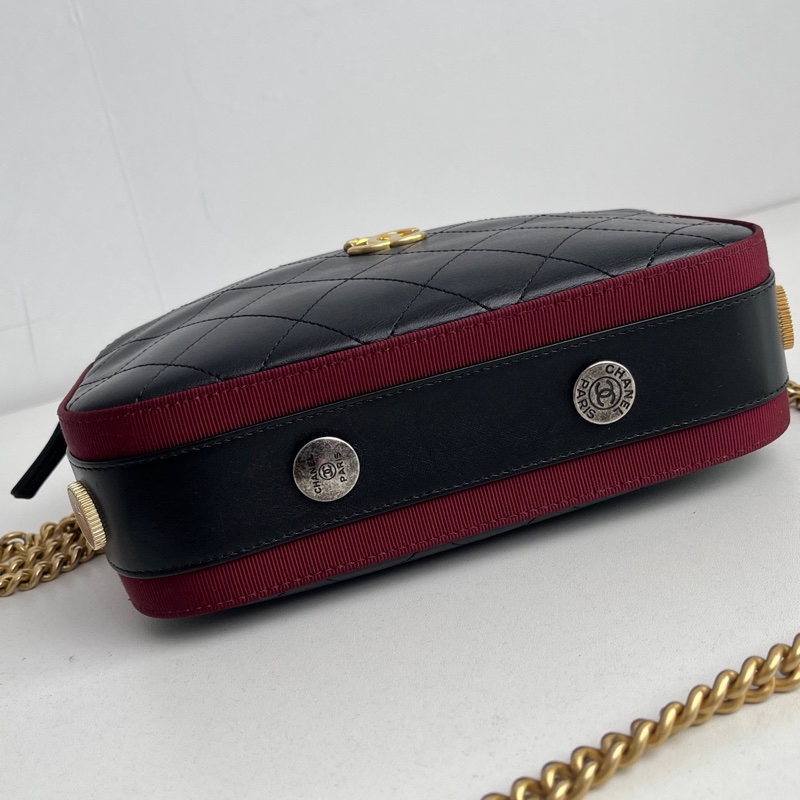 【近新閒置品】Chanel香奈兒26開黑金嬉皮徽章雙層斜挎鏈條相機包-9