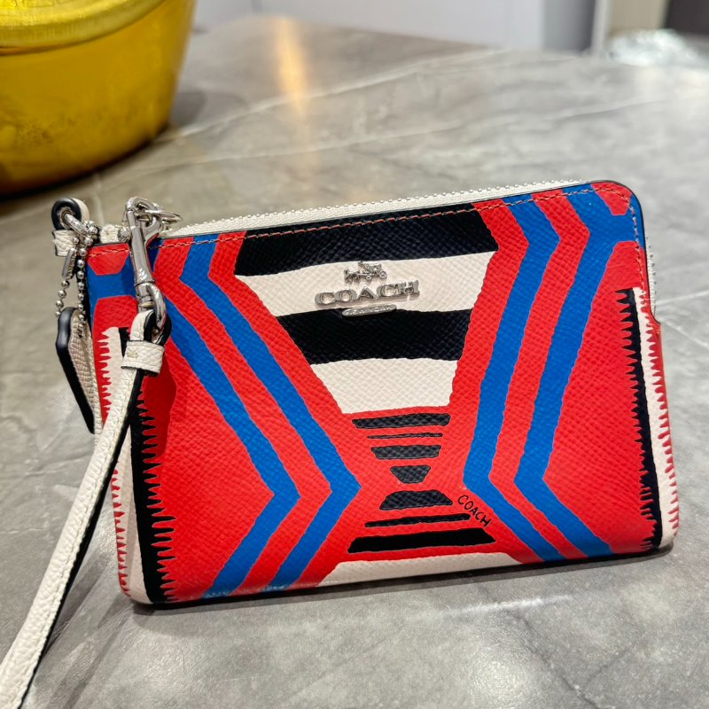 Coach 民族風多色手拿包-0