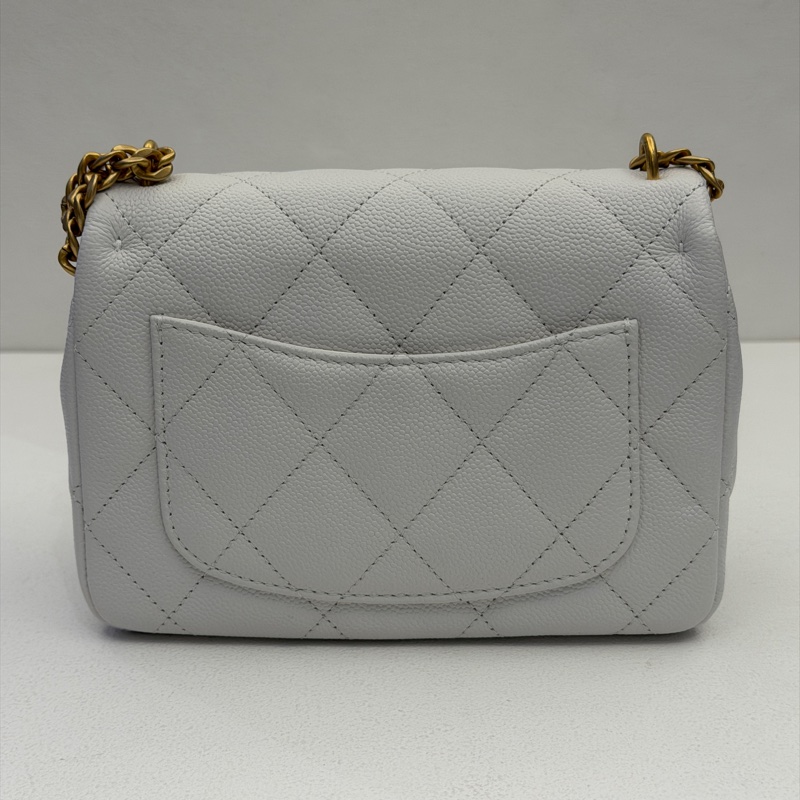 Chanel 白荔枝皮愛心調節釦包-4