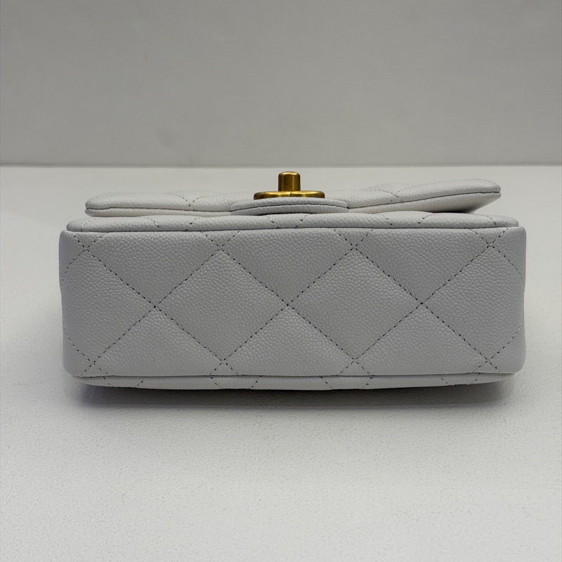 Chanel 白荔枝皮愛心調節釦包-5