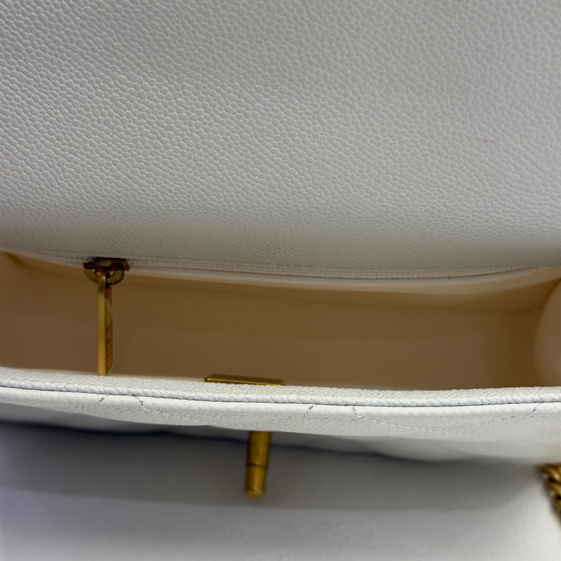 Chanel 白荔枝皮愛心調節釦包-8