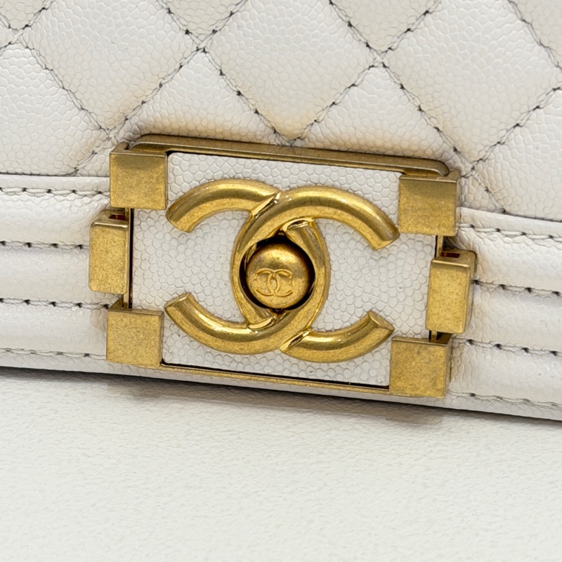 Chanel 白荔枝皮金色logo手把包-4